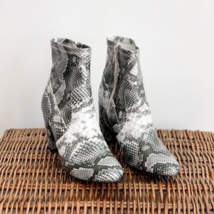 NWOT Steve Madden Ankle Booties